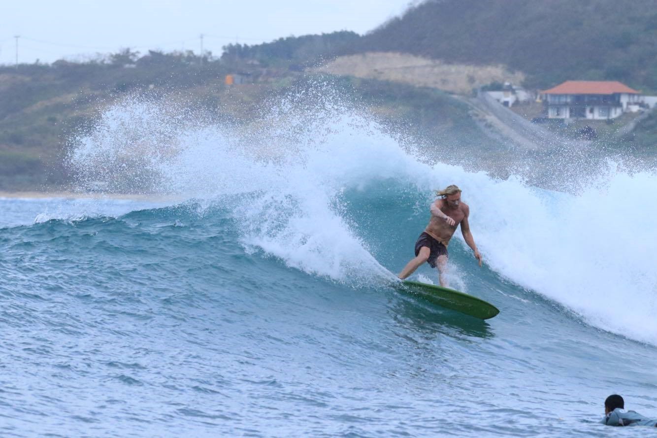 The amazing Aussie, Harry, surfing
