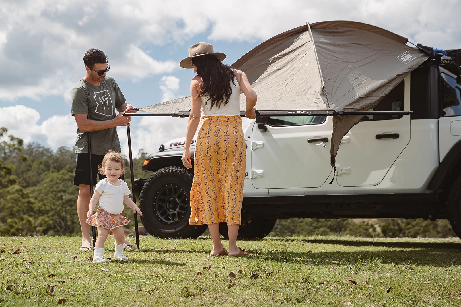 https://assets.rhinorack.com/pioneer6/CAMPING/pioneer-6-camping-section-image-2.jpg_webp.webp