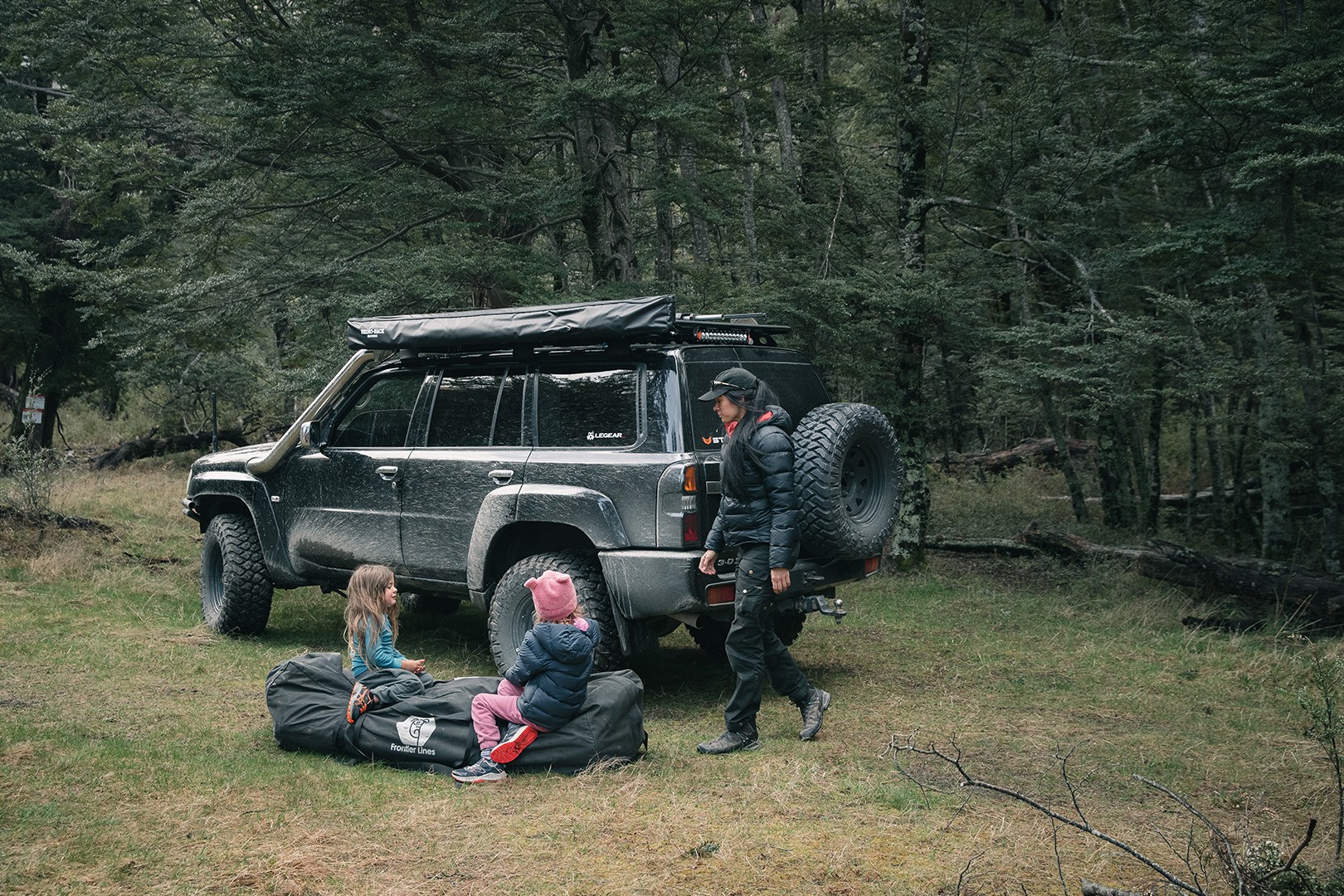 https://assets.rhinorack.com/pioneer6/OVERLANDING/overlanding-pioneer-6-section-image-2.jpg