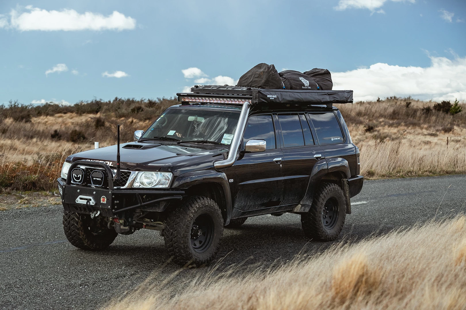https://assets.rhinorack.com/pioneer6/OVERLANDING/overlanding-pioneer-6-section-image-4.jpg_webp.webp