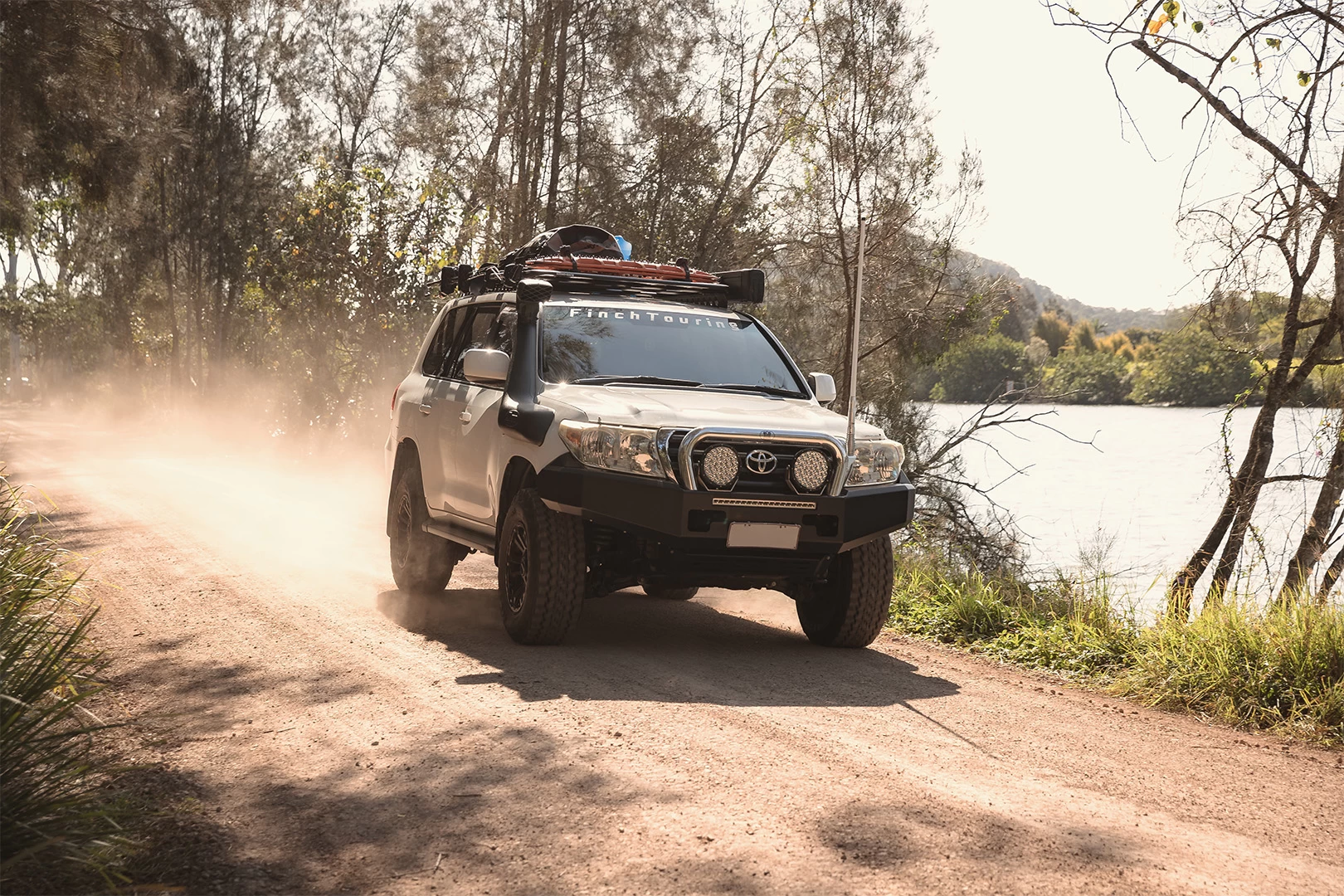 https://assets.rhinorack.com/pioneer6/WEEKEND%20ADVENTURE/weekend-adventure-pioneer-6-section-image-3.jpg_webp.webp